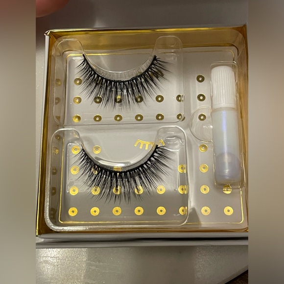 Battington Beauty | 3D Monroe Silk Lashes w/ Glue | Multi-use | NIB - Picture 3 of 10